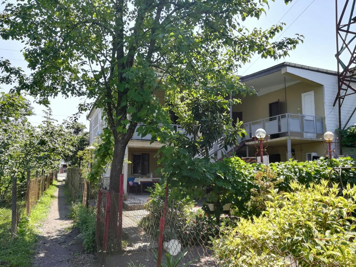 Guest House Of Givi Kobuleti Esterno foto