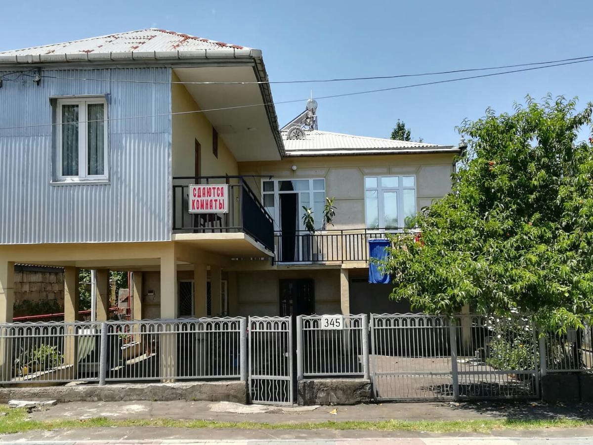 Guest House Of Givi Kobuleti Esterno foto
