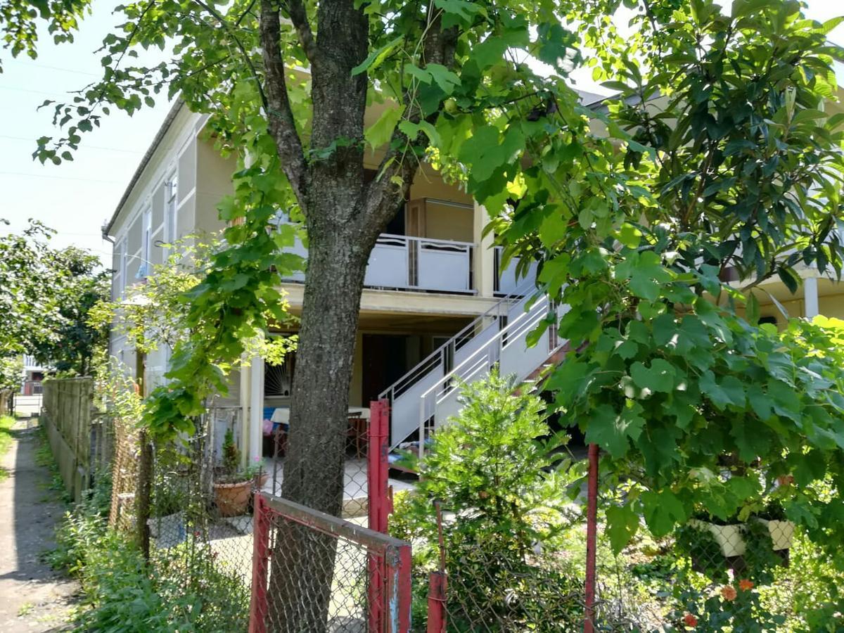 Guest House Of Givi Kobuleti Esterno foto