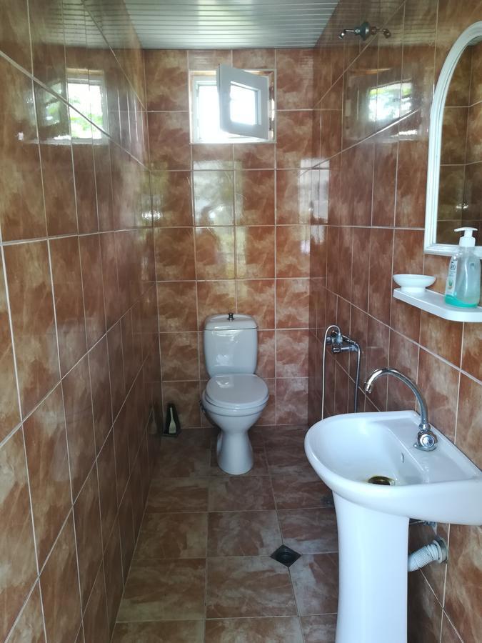 Guest House Of Givi Kobuleti Esterno foto