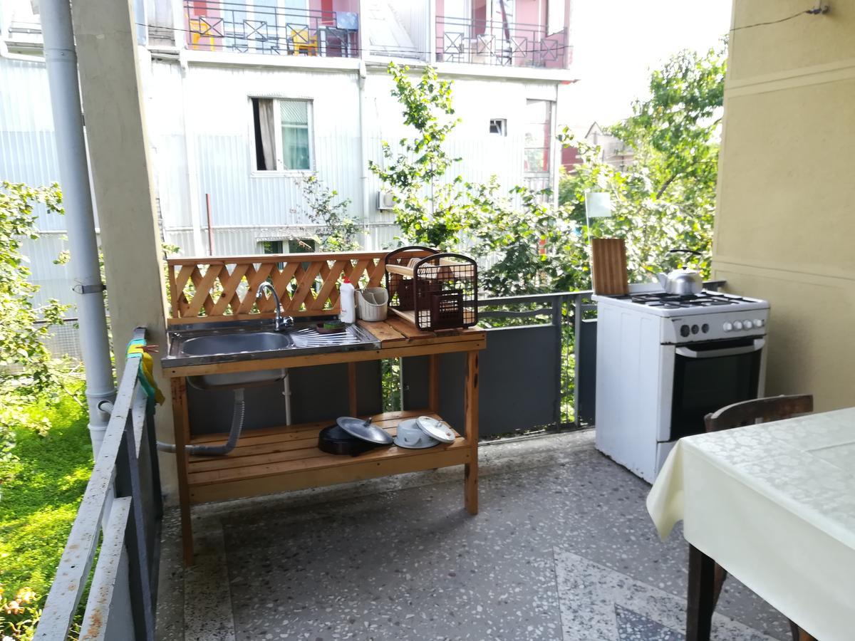 Guest House Of Givi Kobuleti Esterno foto