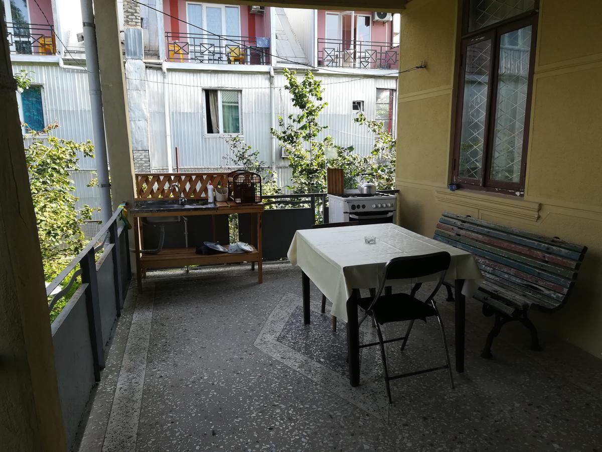 Guest House Of Givi Kobuleti Esterno foto