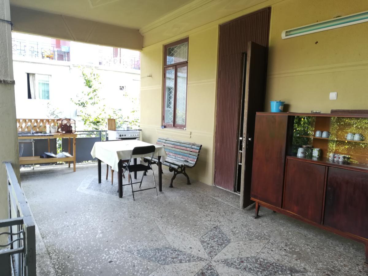 Guest House Of Givi Kobuleti Esterno foto